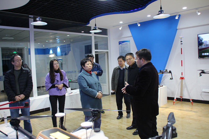 1510627117547113.jpg 河北智飛極農(nóng)無(wú)人機(jī)科技|保定ASFC無(wú)人機(jī)駕駛員培訓(xùn)考證|打藥撒藥噴藥植保無(wú)人機(jī)